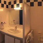 Le Laury's-hotel Calme Proche De Rodez Avec Parking Prive Gratuit Onet-le-Château