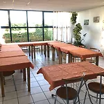 Le Laury's-hotel Calme Proche De Rodez Avec Parking Prive Gratuit Onet-le-Château