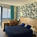 Le Laury's-hotel Calme Proche De Rodez Avec Parking Prive Gratuit Szálloda 3*