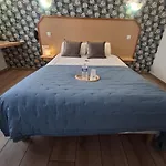 Le Laury's-hotel Calme Proche De Rodez Avec Parking Prive Gratuit Szálloda Onet-le-Château