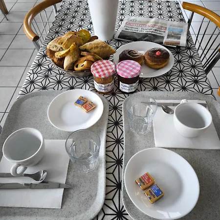 Le Laury's-hotel Calme Proche De Rodez Avec Parking Prive Gratuit