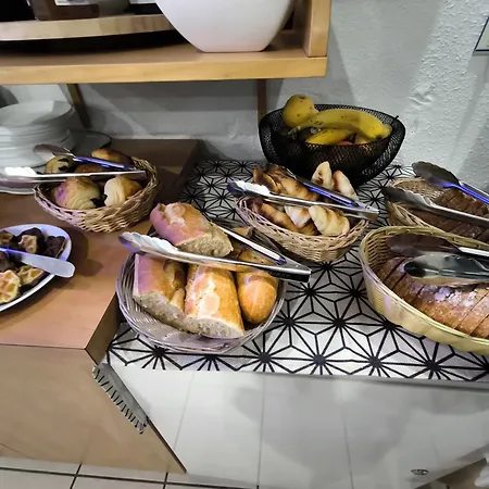 Le Laury's فندق
