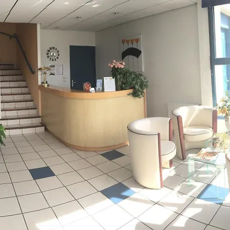 Le Laury's-hotel Calme Proche De Rodez Avec Parking Prive Gratuit 3* Onet-le-Château