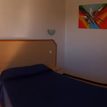فندق Le Laury's-hotel Calme Proche De Rodez Avec Parking Prive Gratuit 3*
