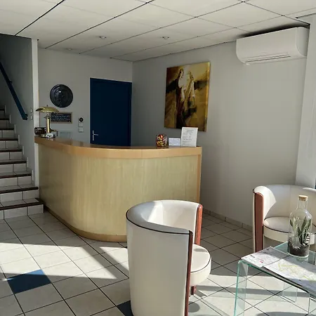 Ξενοδοχείο Le Laury's-hotel Calme Proche De Rodez Avec Parking Prive Gratuit 3*