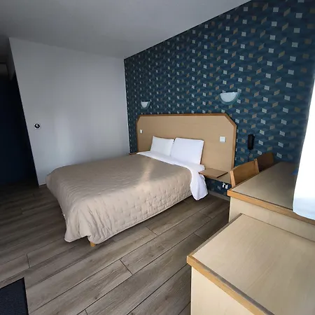 Ξενοδοχείο Le Laury's-hotel Calme Proche De Rodez Avec Parking Prive Gratuit 3*