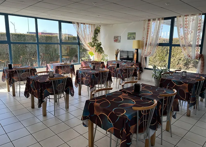 Le Laury's-hotel Calme Proche De Rodez Avec Parking Prive Gratuit 3*