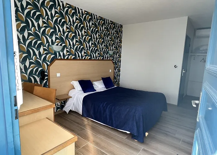 Hotel Le Laury's-hotel Calme Proche De Rodez Avec Parking Prive Gratuit 3*