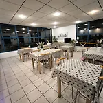 Le Laury's-hotel Calme Proche De Rodez Avec Parking Prive Gratuit Ξενοδοχείο