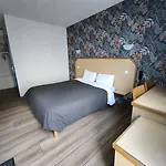 Ξενοδοχείο Le Laury's-hotel Calme Proche De Rodez Avec Parking Prive Gratuit 3*