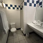 Le Laury's-hotel Calme Proche De Rodez Avec Parking Prive Gratuit