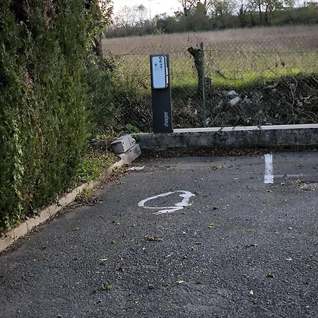 Hotel Le Laury's-hôtel Calme Proche De Rodez Avec Parking Privé Gratuit