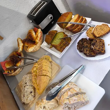 Hotel Le Laury's-hôtel Calme Proche De Rodez Avec Parking Privé Gratuit