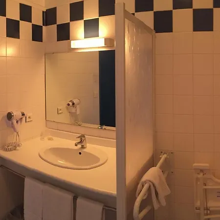Le Laury's-hotel Calme Proche De Rodez Avec Parking Prive Gratuit-arrivee Apres 20h Possible Via Borne Automatique Onet-le-Chateau