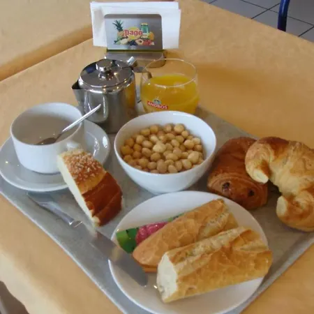 Hotel Le Laury's-hôtel Calme Proche De Rodez Avec Parking Privé Gratuit Onet-le-Château