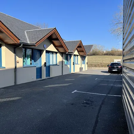 Le Laury's-hotel Calme Proche De Rodez Avec Parking Prive Gratuit 3*