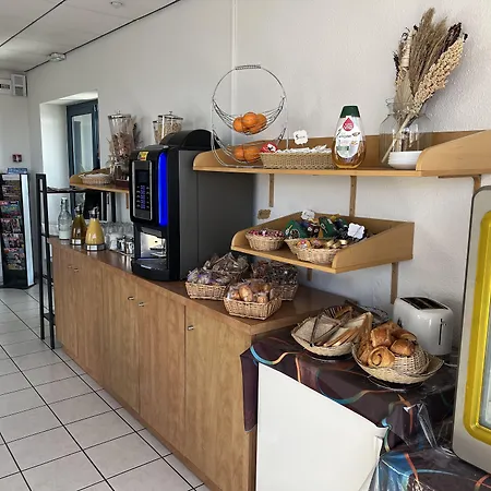 Le Laury's-hotel Calme Proche De Rodez Avec Parking Prive Gratuit Onet-le-Chateau