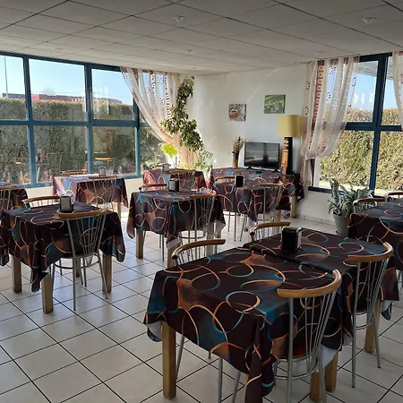 Le Laury's-hotel Calme Proche De Rodez Avec Parking Prive Gratuit 3*