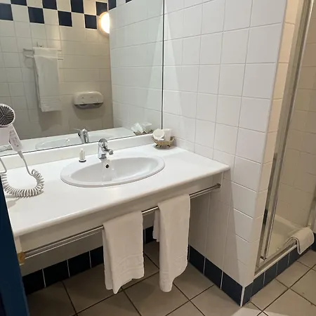 Le Laury's-hotel Calme Proche De Rodez Avec Parking Prive Gratuit-arrivee Apres 20h Possible Via Borne Automatique Onet-le-Chateau
