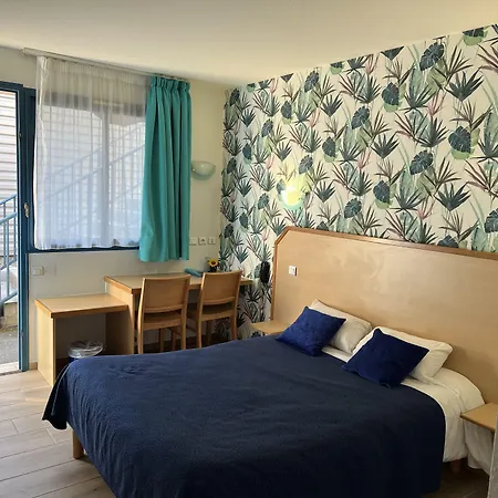 Le Laury's-hotel Calme Proche De Rodez Avec Parking Prive Gratuit ホテル 3*