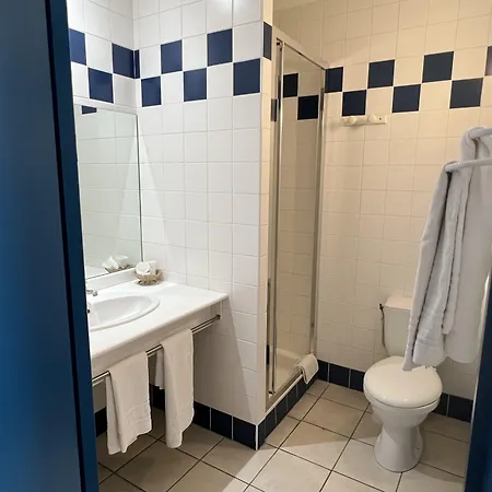 Le Laury's-hotel Calme Proche De Rodez Avec Parking Prive Gratuit-arrivee Apres 20h Possible Via Borne Automatique