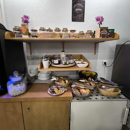 Le Laury's-hotel Calme Proche De Rodez Avec Parking Prive Gratuit Onet-le-Château