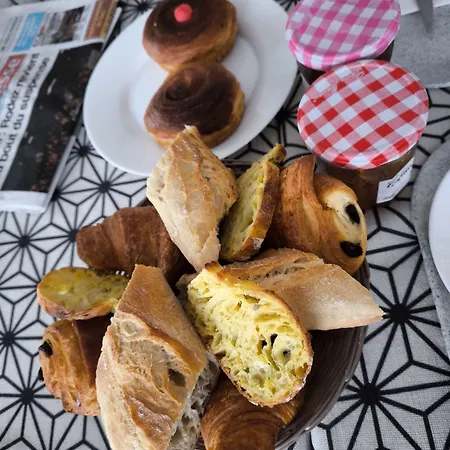 Hotel Le Laury's-hôtel Calme Proche De Rodez Avec Parking Privé Gratuit