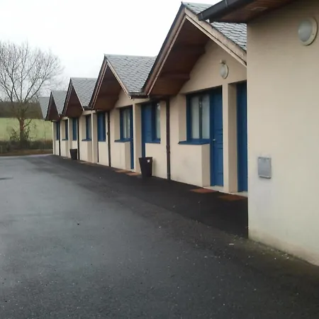 Le Laury's-hotel Calme Proche De Rodez Avec Parking Prive Gratuit ホテル 3*