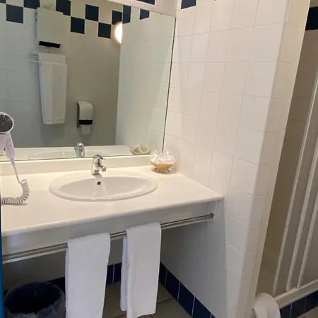 Le Laury's-hotel Calme Proche De Rodez Avec Parking Prive Gratuit Onet-le-Château