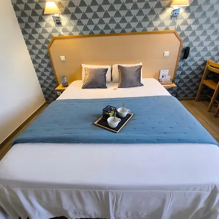 Le Laury's-hôtel Calme Proche De Rodez Avec Parking Privé Gratuit Hotel