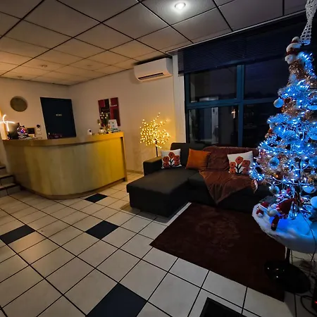 Hotel Le Laury's-hôtel Calme Proche De Rodez Avec Parking Privé Gratuit Onet-le-Château