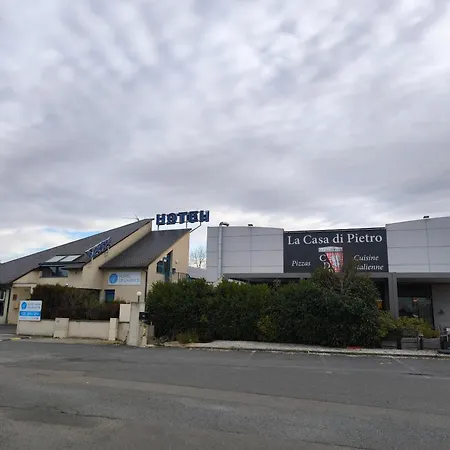 Le Laury's-hotel Calme Proche De Rodez Avec Parking Prive Gratuit ホテル