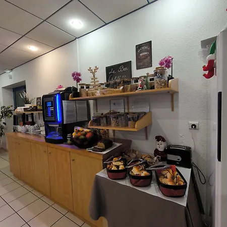 Le Laury's-hôtel Calme Proche De Rodez Avec Parking Privé Gratuit 3*