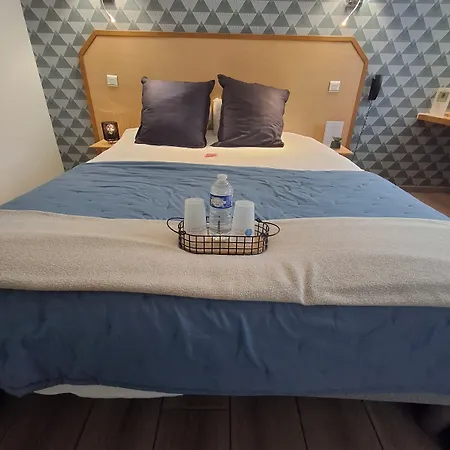 Le Laury's-hôtel Calme Proche De Rodez Avec Parking Privé Gratuit Hotel