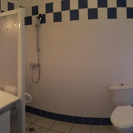 Le Laury's-hotel Calme Proche De Rodez Avec Parking Prive Gratuit-arrivee Apres 20h Possible Via Borne Automatique