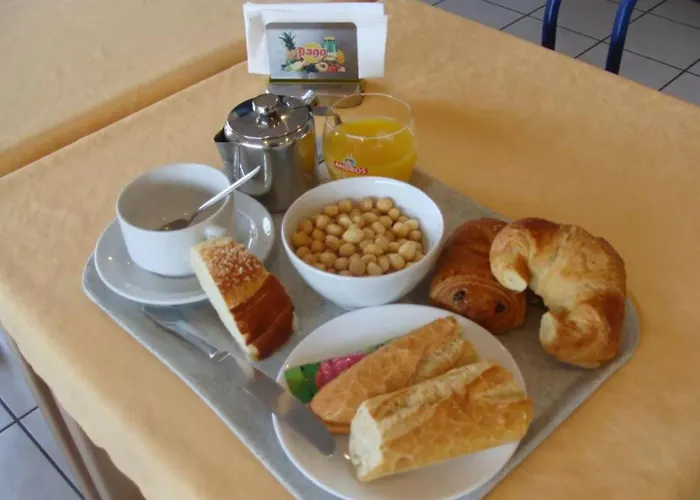 Otel Le Laury's-hotel Calme Proche De Rodez Avec Parking Prive Gratuit Onet-le-Château