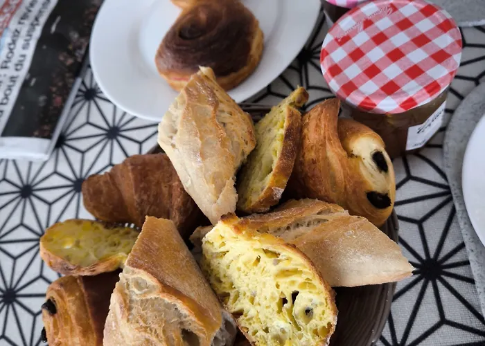 فندق Le Laury's-hotel Calme Proche De Rodez Avec Parking Prive Gratuit